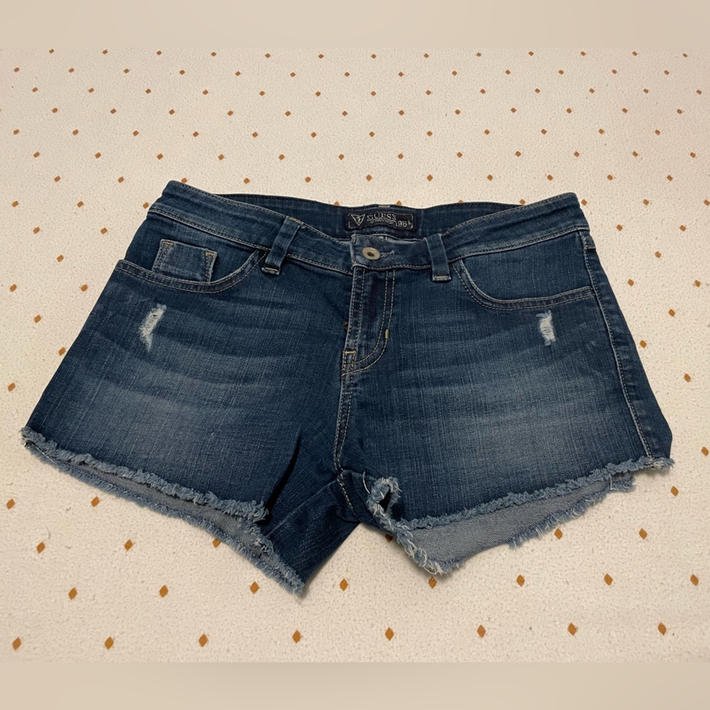 Cutoff mid-rise guess shorts